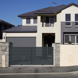 Portail coulissant électrique aluminium anthracite OPER in situ