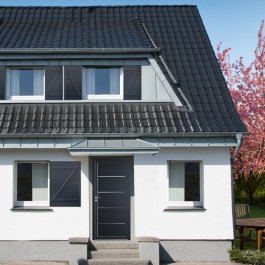 Porte d’entrée PVC couleur design 7798 (en ambiance)