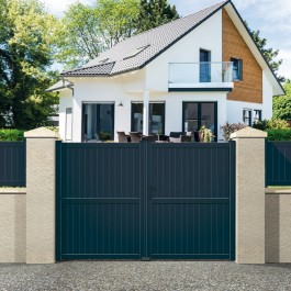 Portail battant aluminium anthracite ACCA (en situation)