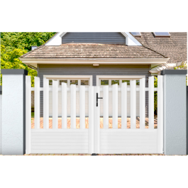 Portail battant PVC standard ALENÇON blanc INCURVÉ (en situation)